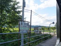 しかし車窓を楽しむのに北海道のローカル線は本当最高です。それでいながら「ロングシートばかりで車窓の見辛い旅情のない列車」にしてしまったら鉄道の魅力は全くなくなるでしょう。同じ新型車両でも三セクの新車はそれが考えられてる鉄道が少なくなく、クロスシートが多くなっています。