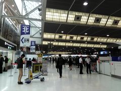 やって来ました！
成田空港 第２ターミナル。

一旦、６００m 以上離れた 第３ターミナルで行き、チェックインを済ませ、第２ターミナルまで戻ってきました。