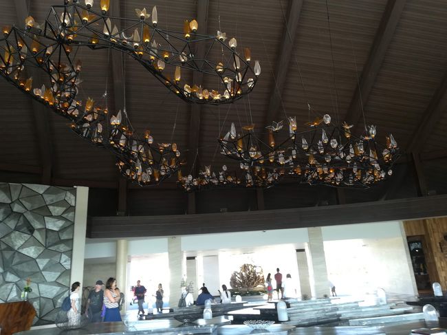 ゴージャスなロビー<br /><br />広~い！