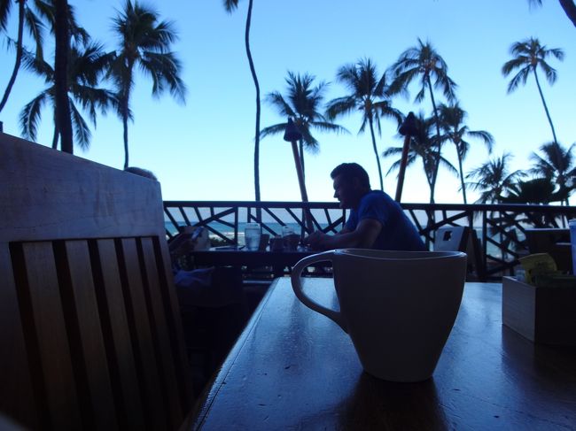 まずはコーヒー。コナコーヒー？