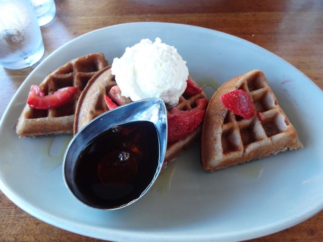 ワッフル。もち粉のワッフルです。