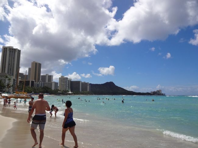 ワイキキビーチで遊びます～。