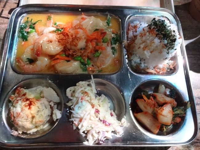 なんだか典型的なガーリックシュリンプというより中華の炒め物のような。。。<br />エビとガーリックがあればガーリックシュリンプか。。。<br />「PRAWN STAR」17ドル