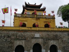 かつての王城で現在も残っている「端門」。
数少ない観光客が、端門をバックに写真を撮りまくっていました。
