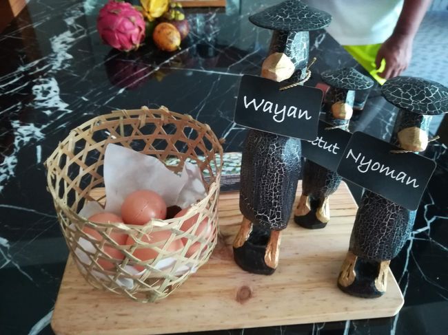 暫く荷ほどきして時間を費やしていたら、ピンポーンとどなたかが。<br /><br />そしたら、こちらのを持ってこられました。<br />ウエルカムギフトですね。