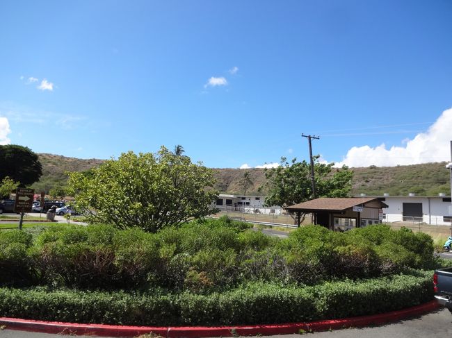 ダイヤモンドヘッドに行く人はこちらで下車。