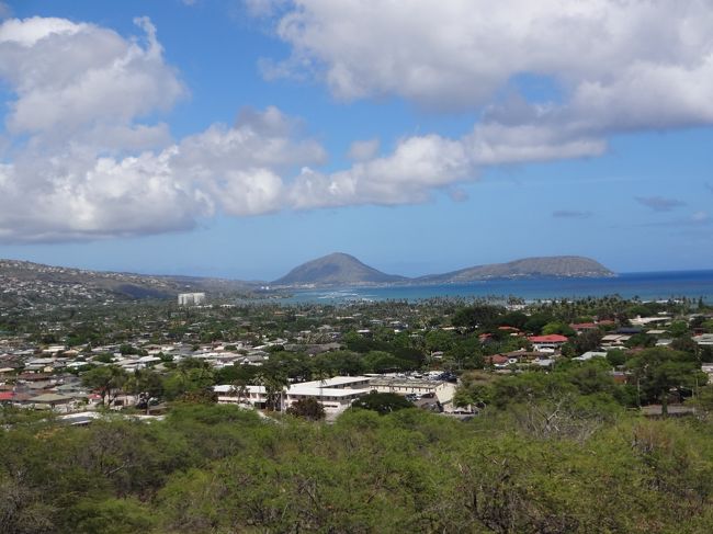 再び写真タイム。遠くにカハラホテルが見えます。