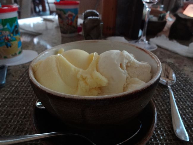 デザートにアイスまでいただいてしまいました！<br />大量！