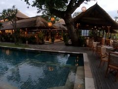 おはようございます。

バリ島サヌールの美しいリゾートホテル、タンジュンサリの爽やかな８月の朝。