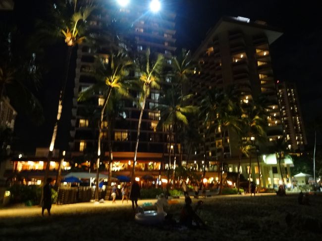 ホテルはこんな感じ。<br />とても賑やか。