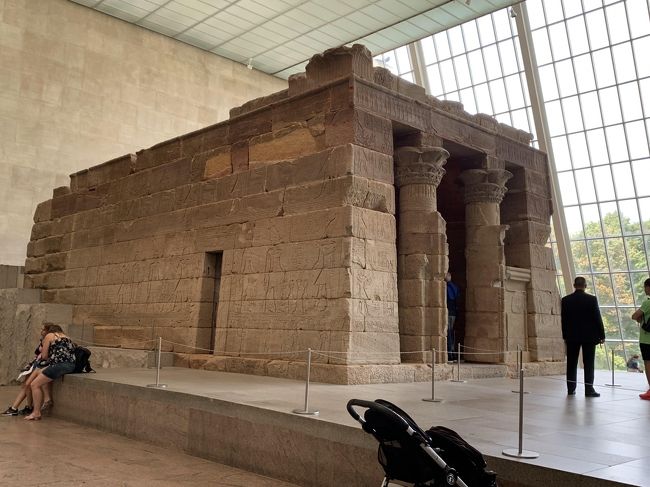 デンドゥール神殿<br />ローマ皇帝アウグストゥスがヌビアに建設した神殿だそうです