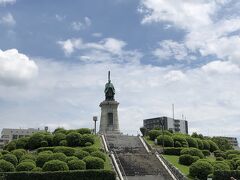 こちらが筥崎宮からほど近い東公園にある亀山上皇の像