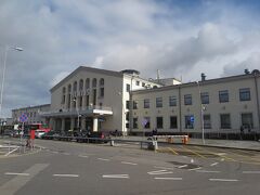 ビリニュス国際空港。
駅みたいな外観の建物です。
ここからバスでカウナスに向かいます。