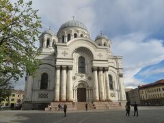 再び市街地に戻ってきました。
市街地の入り口に立つのが聖ミカエル教会。

見ての通り、形はロシア正教の教会です。
当時は正教会でしたが、今はカトリックの教会になっているようです。