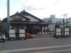 ２週間程前　関ヶ原駅前観光交流館

関ヶ原駅前観光交流館は、JR関ヶ原駅前にあります。

ここで史跡めぐりの地図をいただきました。コースの案内は、決戦コース（行程約３キロ、徒歩１時間）と行軍コース（行程約１６キロ、徒歩６時間）の二つのコースが紹介されていました。