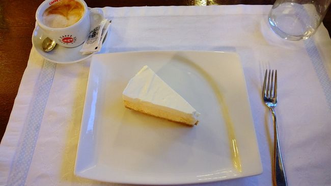 デザートにcheesecakeを頂きます。すごく軽くて私の好みでした。