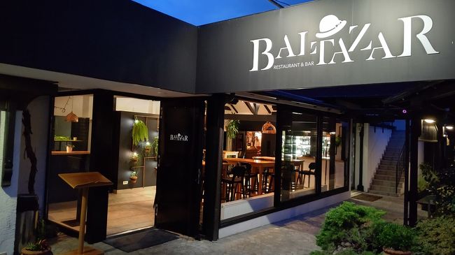 雨が降ったりやんだりだったので一旦ホテルで休憩し、夕飯に改めて出てきました。街の北の方にあるBaltazarというお店で、予約してくれたホテルのかたもお薦めのようでした。