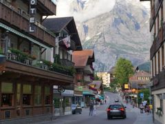 ●ドルフ通り

20:21。
今日は、寄り道もせずに、ホテルにまっしぐらです。