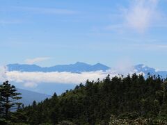 北横岳山頂から南アルプスをのぞむ