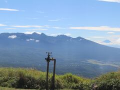 リフトで車山山頂へ。後ろから見る八ヶ岳