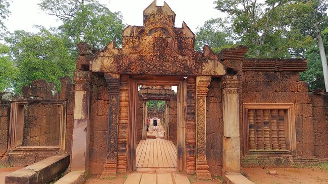 赤茶の建物が中心街と違って良いです！