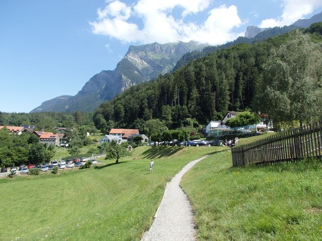 休憩したらさらに先に行ってみましょう。<br /><br />これはハイジホフがあった方面を振り返った風景です。