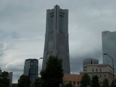 ゴジラにつぶされたランドマークタワー。