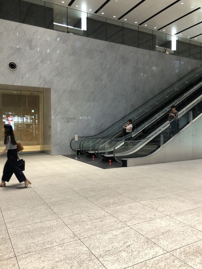 こういう郵便局は好きにはなれない…。