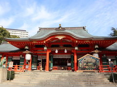 異人館へ向かう途中の生田神社へ立ち寄りました。

立派な本殿。