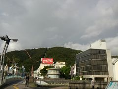 眉山に虹がかかってますが。はっきり見えません。