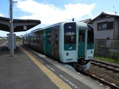 屋島駅。高松行き普通列車