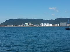 高松港から屋島を望む