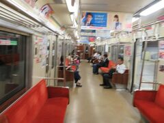 地下鉄で博多駅へ向かいます。