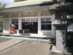 まっすぐ進んで墓地から右に進むと南洲神社

一度消失しているので新しい感じです

内部は質素な造りになっていました




