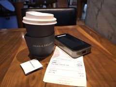 全然眠れてないのにテンション上がって元気です！
5時到着の予定が早まって4時半に到着しました。
荷物をピックアップしてもまだ5時過ぎ。

両替をして、DEAN&DELUCAでコーヒーを飲んで目を覚まします。
ホアヒン行きのバスは７:30発。
時間はたっぷりあるのでそれまでちょこちょこ調べ物。

