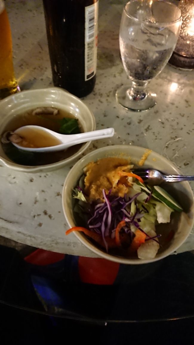 ビールとサラダとスープでまず腹ごしらえ(^-^)