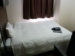 松江も暑いので、松江到着後はチェックイン。

グリーンリッチホテルが5,000円で取れた。
寝るだけなら十分な広さ。