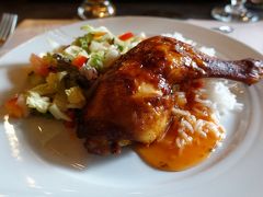メインはローストチキン。