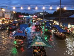 蛍鑑賞ツアーの船が次々に出発していきます。
そろそろロットゥーの出発時刻なので事務所前に集合し、全員揃ったので定刻10分前に出発しました。