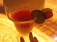 無事マヤウブドに到着しホッ。
１時間半くらいかかりました。２０時くらい。

美味しかったウェルカムドリンク(*^-^*)

チェックイン時も、さよならする最後まで感じの悪いＧＯＨスタッフ！
次、お迎え時は誰が来るかわからない　とのこと。
別の人の方が私も助かる。さようなら(^.^)/~~~