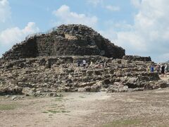 9月2日
サルジニア島にある古代遺跡、スー・ヌラージ・ディ・マルーミニ（Su Nuraxi di Barumini)で紀元前14世紀の建造物です。世界文化遺産に登録されています。