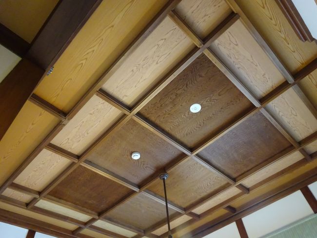 ほんとに、玄関ホールの天井と同じ作りなんですね。