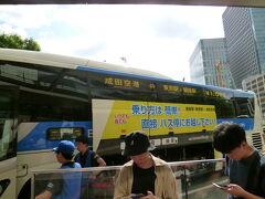 【高雄行き 2019/09/12】

エバー航空で高雄へ戻ります。LCCだと預入荷物は20㎏、エバー航空は30㎏などで30㎏ギリギリのスーツケースをもってJR八王子駅まで、スーツケースを新しくしたので楽に運べました。中央線で東京駅、東京駅からは成田アクセスのバスで成田第二ターミナルへ行きました。中央線で、高校時代のクラスメートに遭遇、東京駅まで話をしました。バスは結構混んでいて、予約をしていなかったので、直ぐには乗れず、2台目で乗れました。高雄空港には、妻が迎えに来てくれていました。高雄はいいね。