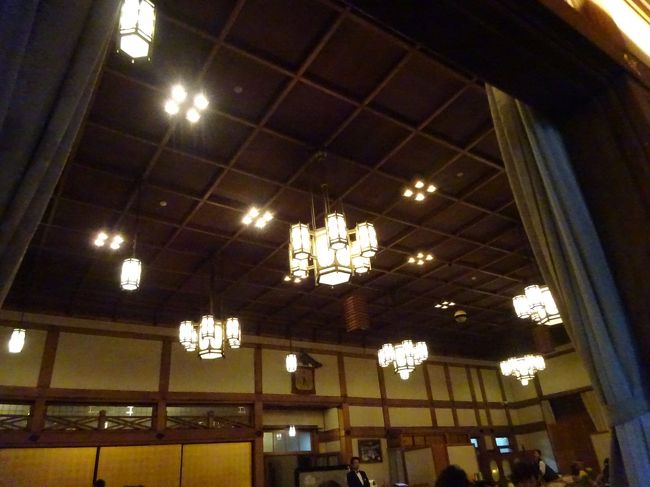 見事な和洋折衷ですね。<br /><br />この後は部屋に戻り、ゆっくりお風呂に入って寝みました。近代的なホテルもいいけれど、和テイストなホテルはどこか日本人の神経を和らげてくれるようで、落ち着きます。西洋人にもウケたでしょうか？彼らにとってはエキゾチック？？