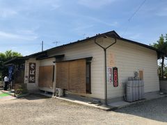 このまま駅に帰るのもシャクなので、色々検索。
するとなかなか良さげなお店を発見！
徒歩20分くらいだったのでまだ頑張れます。
ここのそばは山形で1番美味しいとのコメントに惹かれてやって来ました。
そば処楽生門さんです。