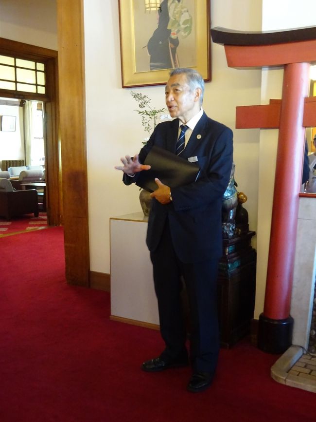 朝08：45から、副支配人さんが館内を案内して下さいます。<br />由緒や謂れや歴史のエピソード等々。