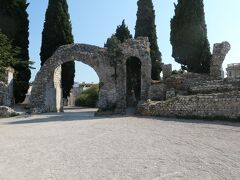 マチス美術館のある公園（アレーヌ・ド・ジミエ庭園）にはローマ時代の遺跡も残され、浴場跡(Roman Baths of Cimiez)や考古学博物館（Archaeological Museum of Cimiez)などもありました。ローマ時代から栄えていた場所であることが伺えます。

シャガール美術館とマチス美術館のあるニース旧市街北部は緩やかな丘陵になっています。地中海に面し、ローマ時代から多くの人達が住んできた温暖な景勝地をフランス絵画界を代表する2人が好んだことも想像できるように思います。素敵な場所にあるお勧めの美術館です。
