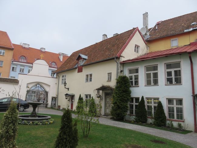 宿泊先の隣には教会がありました