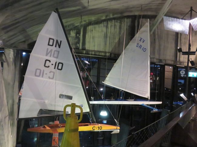 旧市街からは離れているけど人がたくさん