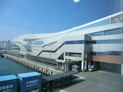 釜山港国際旅客ターミナルです。
手狭になった旧ターミナルから移転新設され、2015年9月にオープン。
釜山～対馬・博多・下関・大阪などの定期航路が発着しています。